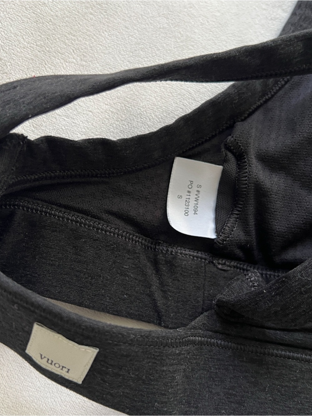 Vuori Charcoal Black Ruched Cross-Back Sports Bra - Small - Picture 3 of 3